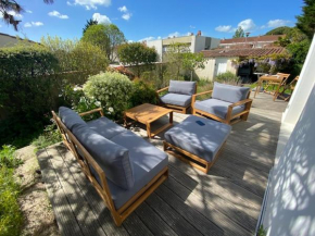 MAISON CENTRE VILLE AVEC JARDIN , TERRASSE, et GARAGE VELOS